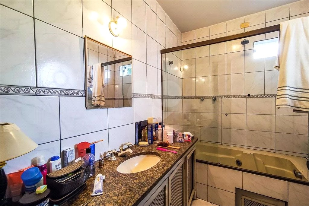 Sobrado à venda com 4 quartos, sendo 2 suítes,  em Jardim Morumbi, São Paulo, SP