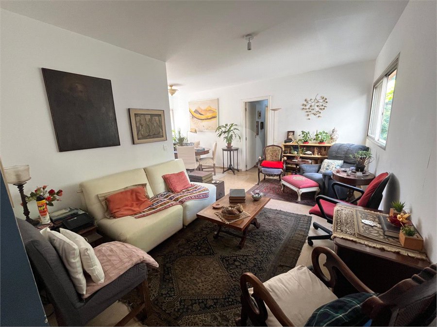 Apartamento à venda com 3 quartos, sendo 2 suítes,  em Jardim Paulista, São Paulo, SP