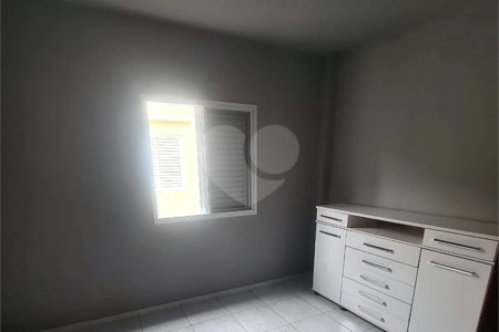 Casa à venda com 2 quartos no condomínio Karolyne, Votorantim - SP
