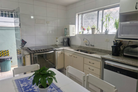 Casa à venda com 4 quartos, sendo 1 suíte, em Brooklin, São Paulo, SP