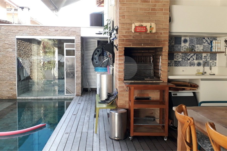 Casa à venda com 4 quartos, sendo 3 suítes, no condomínio Residencial Vila Esmeralda, São Sebastião - SP