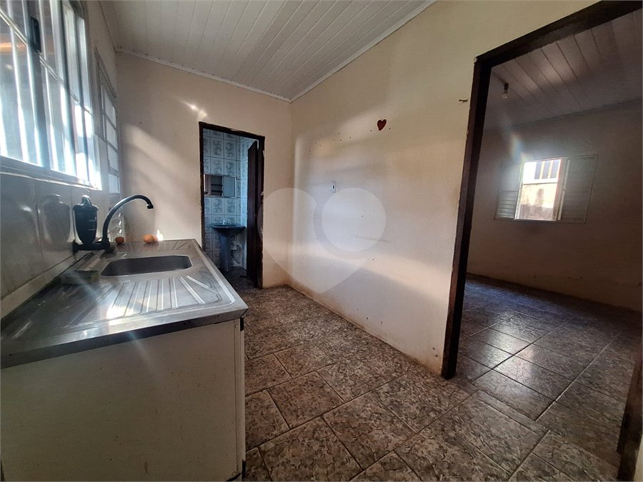 Casa à venda com 2 quartos em Vila Hungria, Itapetininga, SP
