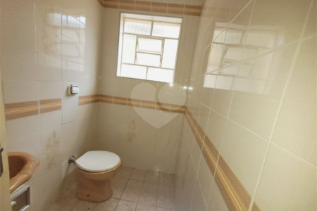 Casa à venda com 3 quartos, sendo 1 suíte, em Parque Maria Domitila, São Paulo, SP