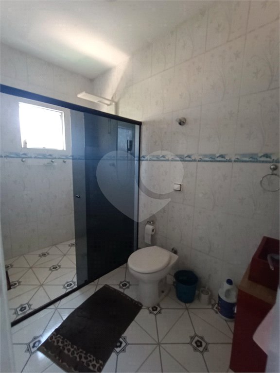 Casa à venda com 4 quartos, sendo 1 suíte, no condomínio Shangri-la, Atibaia - SP