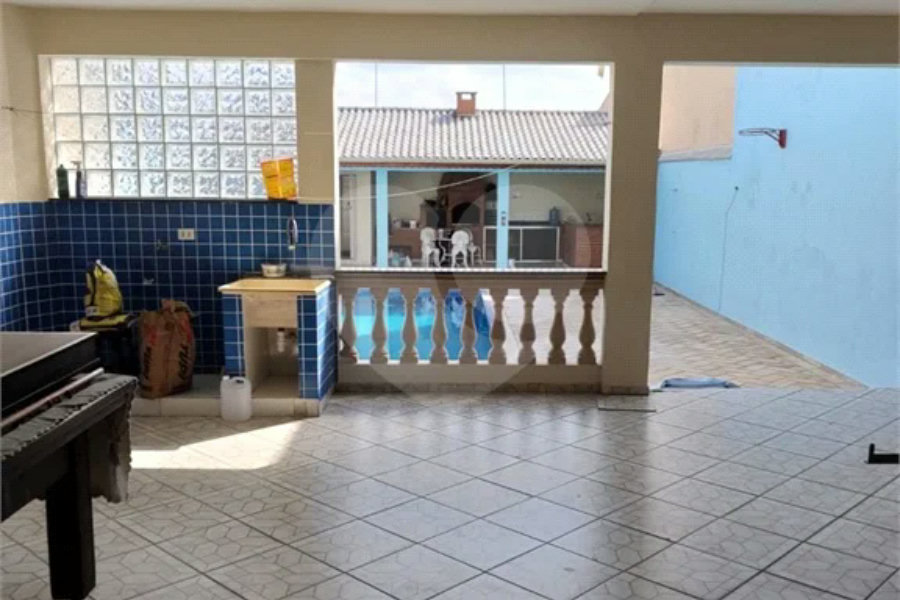 Casa à venda com 5 quartos, sendo 3 suítes, em Vila Lavínia, Mogi das Cruzes, SP