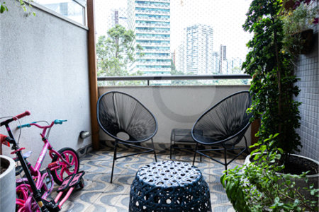 Apartamento à venda com 5 quartos, sendo 4 suítes,  em Parque Reboucas, São Paulo, SP