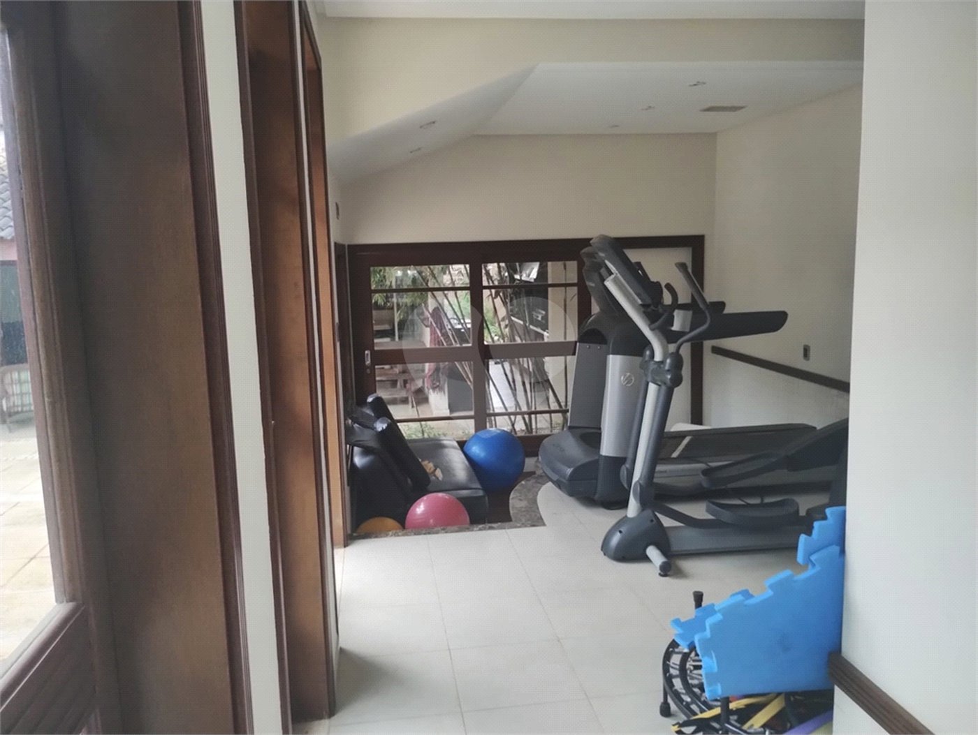 Casa à venda com 5 quartos, sendo 4 suítes, no condomínio Santa Teresa, Jundiaí - SP