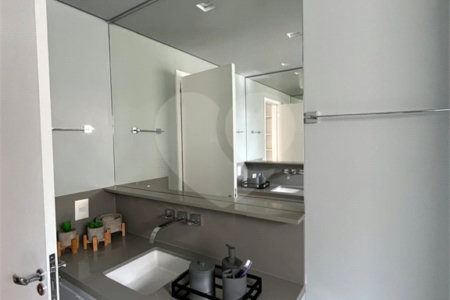 Apartamento à venda com 3 quartos, sendo 2 suítes, em Cerqueira César, São Paulo, SP