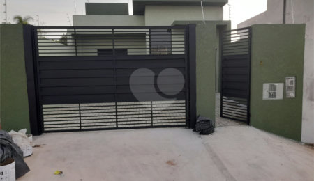 Casa Térrea à venda com 3 quartos, sendo 1 suíte,  em Residencial Jardins da Catalunha, Atibaia, SP