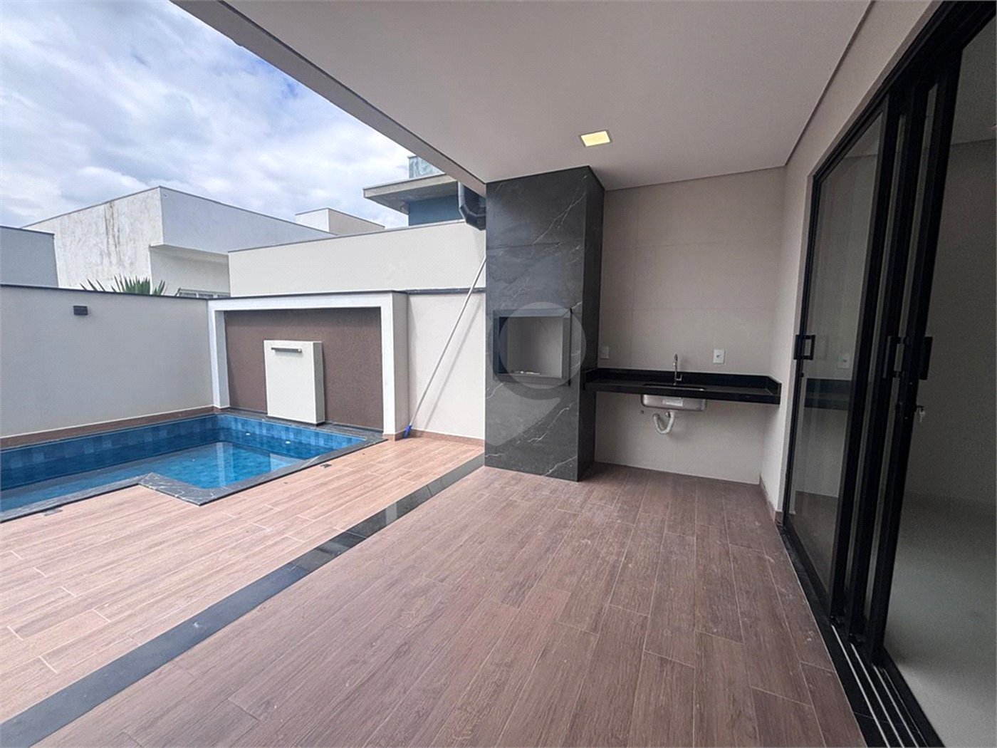 Casa à venda com 3 suítes no condomínio Campos do Conde I e II, Sorocaba - SP
