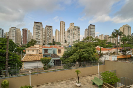 Sobrado à venda com 4 quartos, sendo 1 suíte, em Brooklin Velho, São Paulo, SP