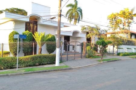 Casa à venda com 4 quartos, sendo 1 suíte, em Jardim Guedala, São Paulo, SP