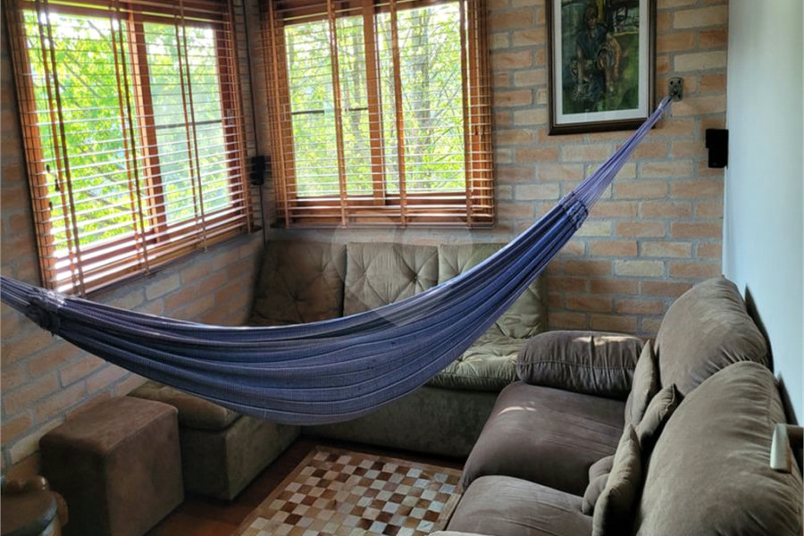 Casa à venda com 4 quartos, sendo 2 suítes, no condomínio Alpes da Cantareira, Mairiporã - SP