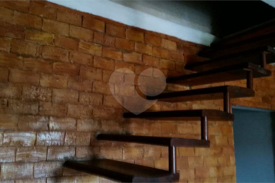 Sobrado à venda com 3 suítes em Barreiro, Mairiporã, SP