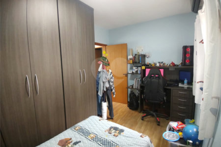 Casa à venda com 2 suítes no condomínio Morada das Hortênsias, São Paulo - SP