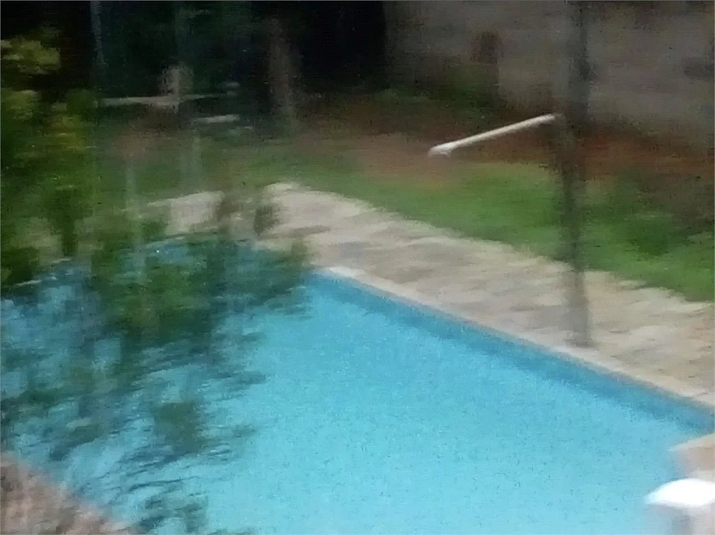 Casa à venda com 4 quartos, sendo 1 suíte, no condomínio Quinta da Cachoeira, Embu das Artes - SP