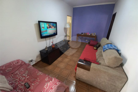 Casa térrea espaçosa com 3 dormitórios e 4 vagas à venda - Campo Limpo