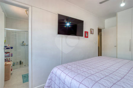 Sobrado à venda com 4 quartos, sendo 1 suíte, em Chácara Flora, São Paulo, SP