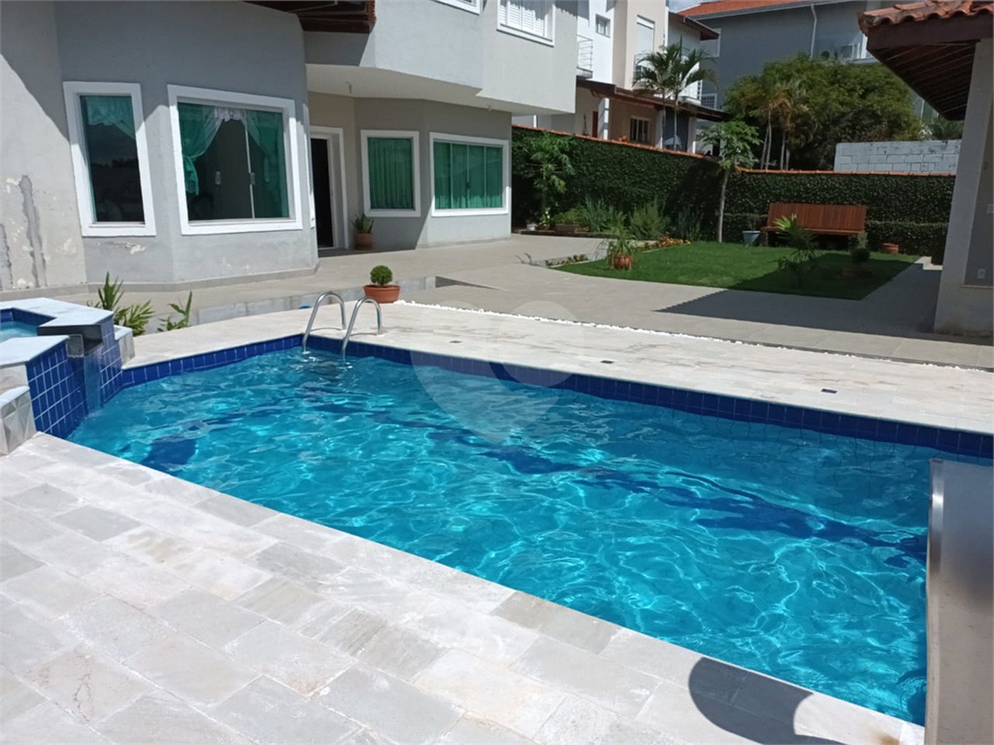 Casa à venda com 3 quartos, sendo 2 suítes,  no condomínio Vila Hípica I, Vinhedo - SP