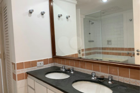 Apartamento à venda com 3 quartos, sendo 1 suíte, em Alto da Boa Vista, São Paulo, SP