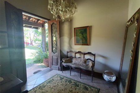 Casa à venda com 4 quartos, sendo 3 suítes, no condomínio Patrimônio do Carmo, São Roque - SP