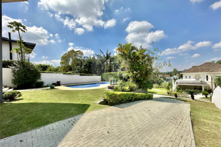 Casa à venda com 4 quartos, sendo 2 suítes,  no condomínio Granja Vianna II, Cotia - SP