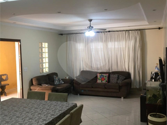 Sobrado à venda com 3 quartos, sendo 1 suíte,  em Vila Moreira, Guarulhos, SP