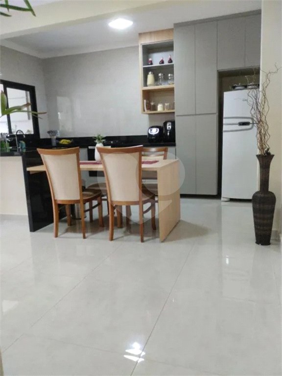 Sobrado à venda com 2 suítes em João Aranha, Paulínia, SP