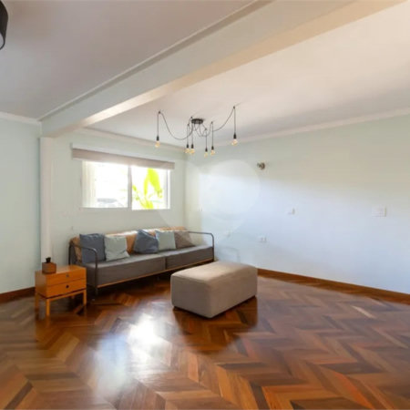 Sobrado à venda com 3 quartos, sendo 2 suítes,  em Jardim Leonor, São Paulo, SP