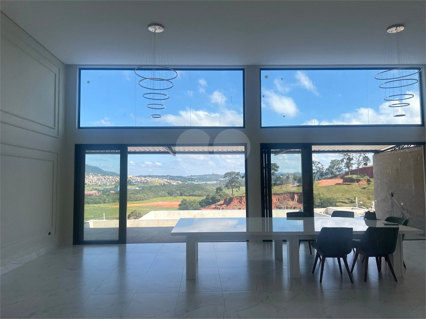 Casa à venda com 3 quartos, sendo 2 suítes,  no condomínio Residencial Alto da Floresta, Bom Jesus dos Perdões - SP