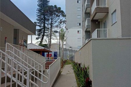 Apartamento no Condomínio Parque dos Jacarandás.