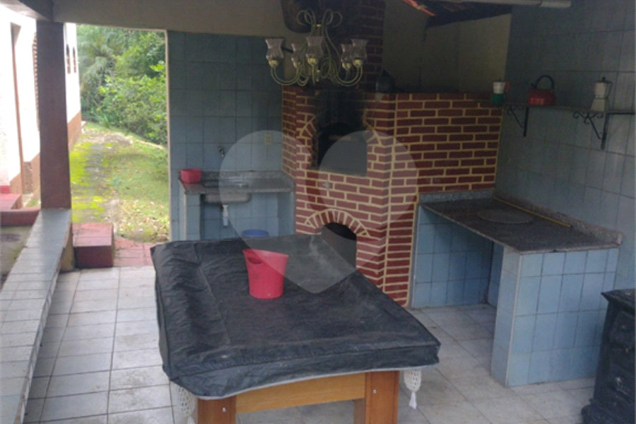 Casa à venda com 4 quartos, sendo 2 suítes,  no condomínio Cinco Lagos, Mairiporã - SP