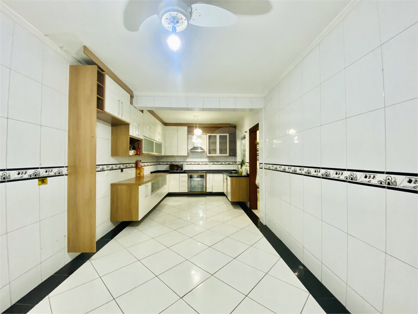Sobrado à venda com 4 quartos, sendo 1 suíte, em Vila Gilda, Santo André, SP