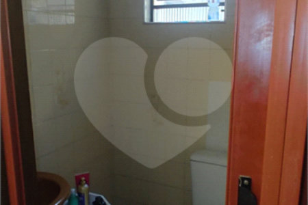 Sobrado à venda com 6 quartos, sendo 1 suíte, em Vila Acoreana, Poá, SP