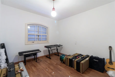 Casa à venda com 4 quartos, sendo 2 suítes, no condomínio Vila das Flores, São Paulo - SP