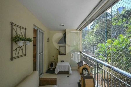 Apartamento à venda com 3 quartos, sendo 1 suíte,  em Vila Andrade, São Paulo, SP