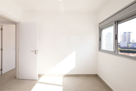 Apartamento à venda com 3 quartos, sendo 1 suíte,  em Vila Sofia, São Paulo, SP