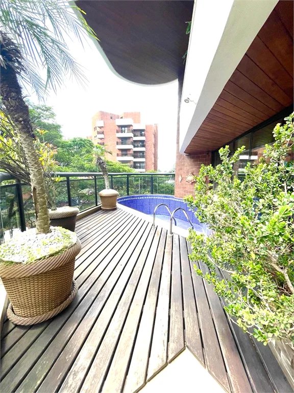 Apartamento à venda ou para alugar com 4 quartos, sendo 3 suítes,  em Jardim Vitória Régia, São Paulo, SP