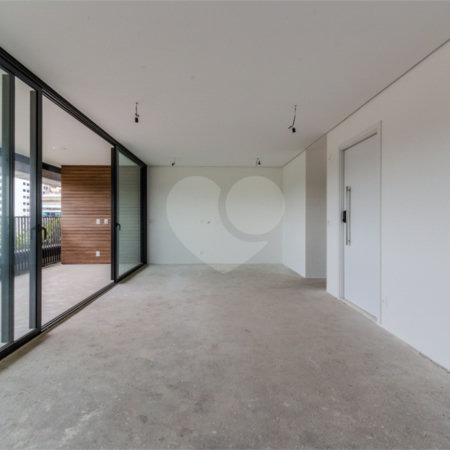 Apartamento à venda com 3 suítes em Vila Nova Conceição, São Paulo, SP