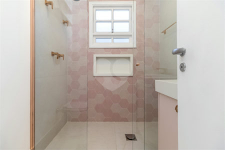 Casa à venda com 4 quartos, sendo 3 suítes, no condomínio Village Place, São Paulo - SP