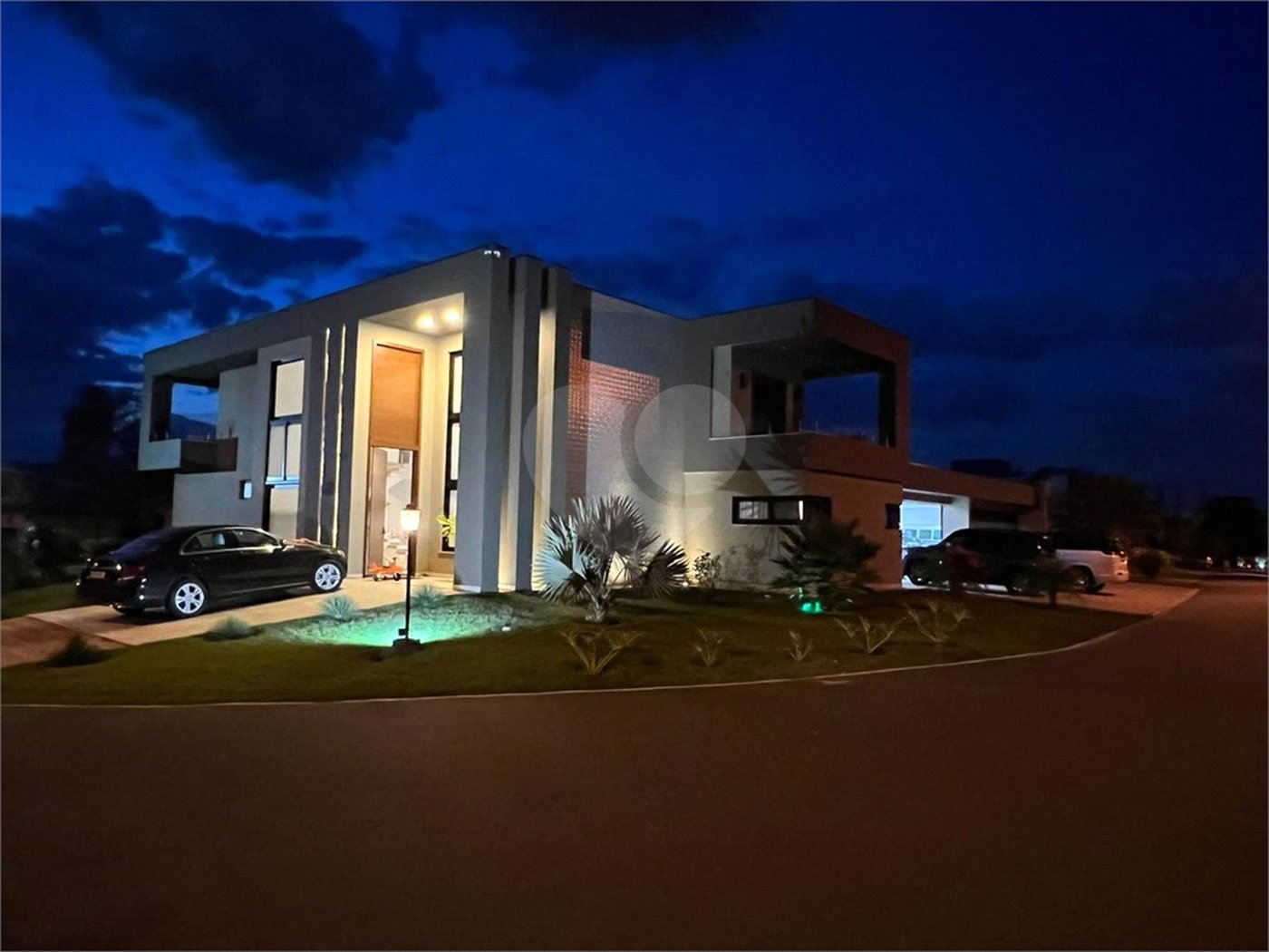 Casa à venda com 5 quartos, sendo 4 suítes, no condomínio Terras de Mont Serrat, Salto - SP