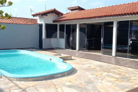 Casa à venda com 8 quartos, sendo 3 suítes,  no condomínio Terras de Santa Rosa, Salto - SP