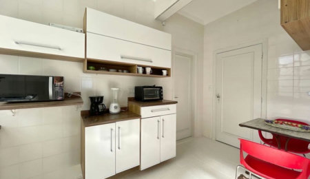 Apartamento Frente Mar com 4 Quartos para Venda ou Locação em Pitangueiras – Guarujá/SP