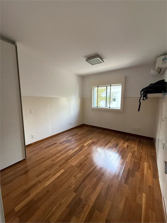 Casa à venda com 4 suítes no condomínio East Village, São Paulo - SP