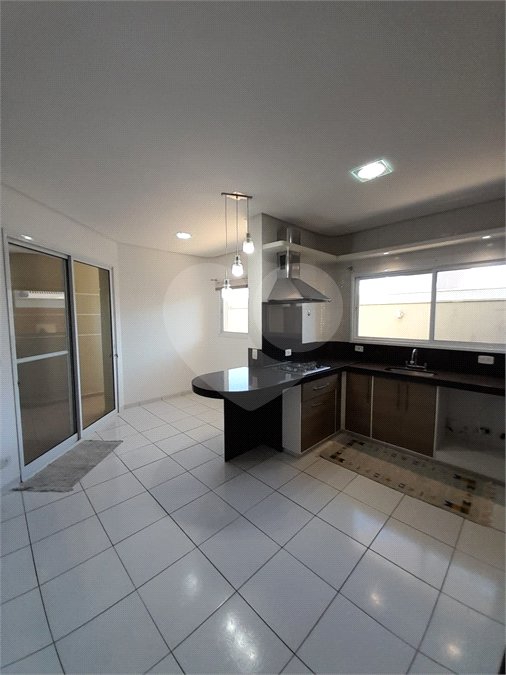 Casa à venda com 4 quartos, sendo 3 suítes, no condomínio Residencial Terras de Vinhedo, Vinhedo - SP