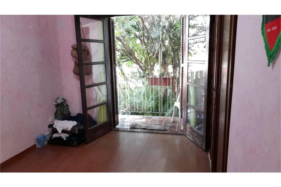 Casa à venda ou para alugar com 5 quartos, sendo 1 suíte, em Vila Romero, São Paulo, SP