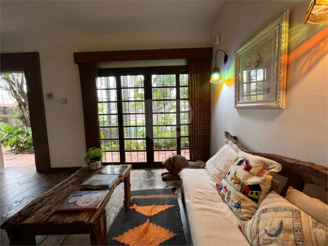 Sobrado à venda com 5 quartos, sendo 1 suíte,  em Palmas do Tremembé, São Paulo, SP