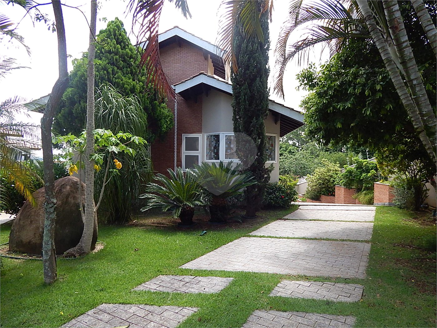 Casa à venda com 3 quartos, sendo 1 suíte, no condomínio Alpes de Vinhedo, Vinhedo - SP