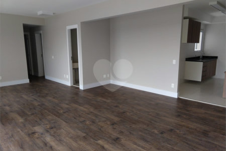 Apartamento à venda com 3 suítes em Vila Anastácio, São Paulo, SP