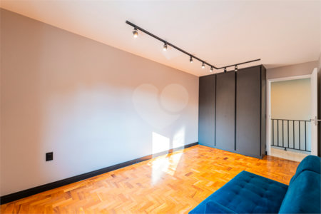 Sobrado à venda com 4 quartos, sendo 2 suítes, em Moema, São Paulo, SP